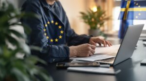 Distansarbete 2025 nya regler - hemarbete arbetsrätt juridiska dokument EU-direktiv svenska flaggan - Juristakuten arbetsrättsexpert Göteborg